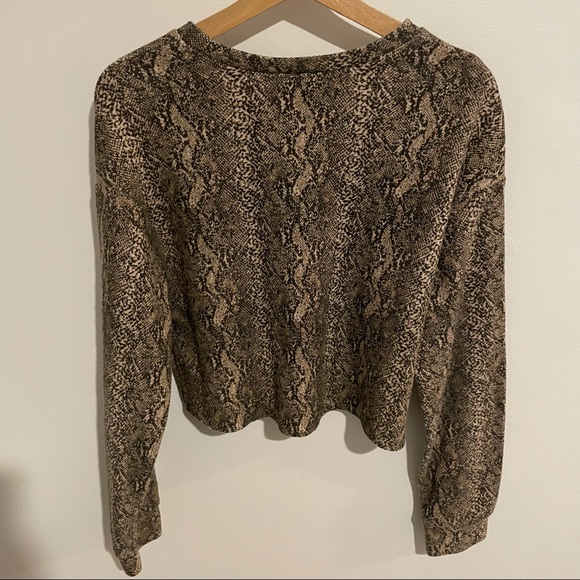 Zara Snakeskin Raw Hem Cropped Sweatshirt - Picture 9 of 9